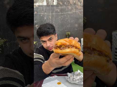 Smash burger baratísima en Pakistan 🇵🇰